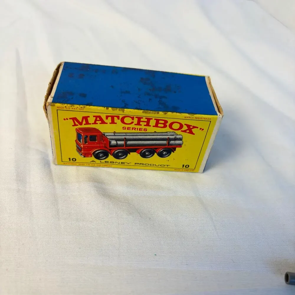VTG Lesney Matchbox #10 Pipe Truck with original box, loose pipes included 1960s